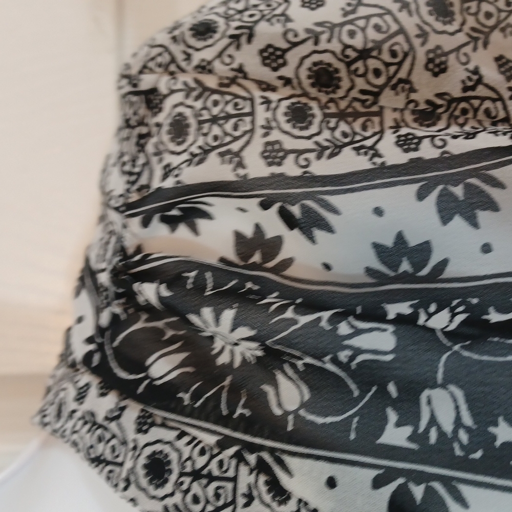Old Navy top. - Picture 4 of 11